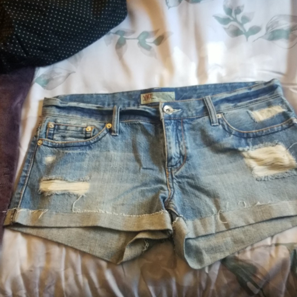 Jean shorts distressed